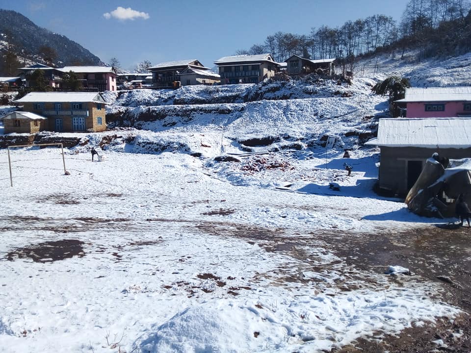 रामेछापको उच्च लेकाली भुभागमा हिमपात, जनजीबन प्रभाबित