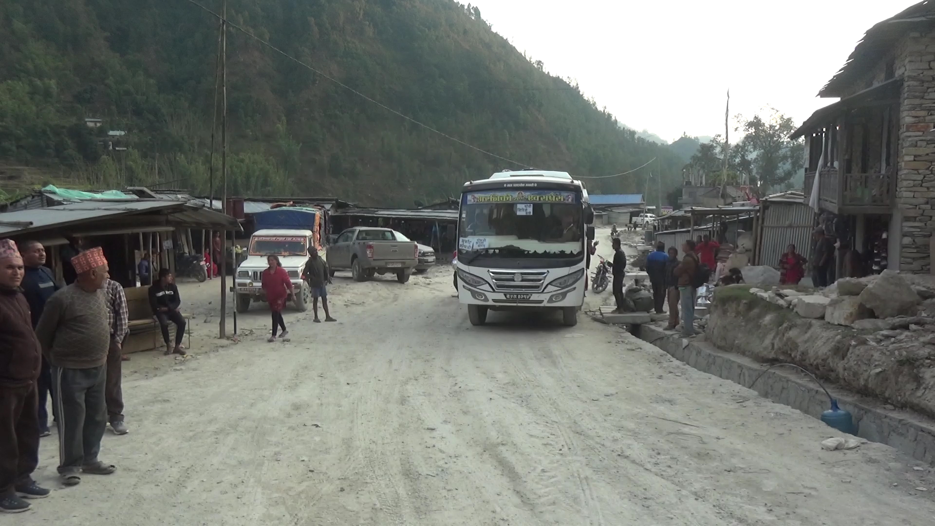 गाउँगाउँमा सडक पुगेसँगै ब्यवसाय गर्ने बढे,उपभोक्तालाई सहज