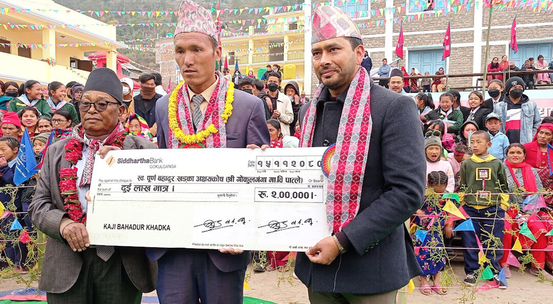 आफूले पाउने सेवा सुविधा बाट अध्यक्ष खड्का द्वारा : स्वर्गीय बुबाको नाममा अक्षयकोषमा सहयोग  