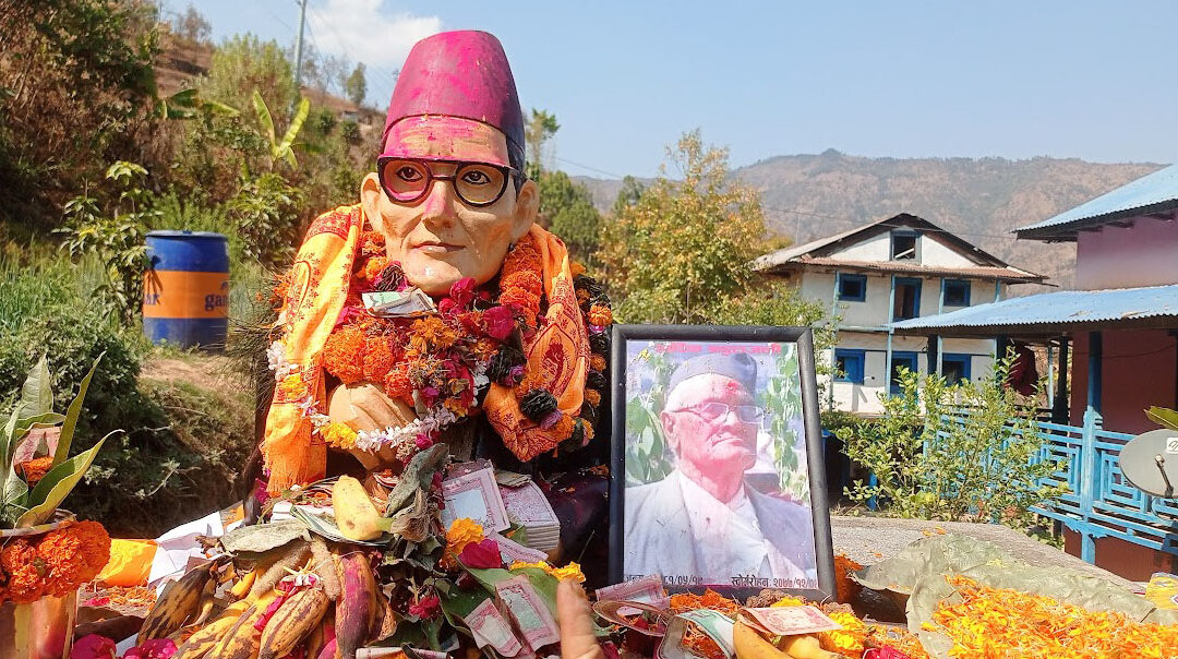 पूर्व गाविस अध्यक्ष कार्कीको सालिक अनावरण