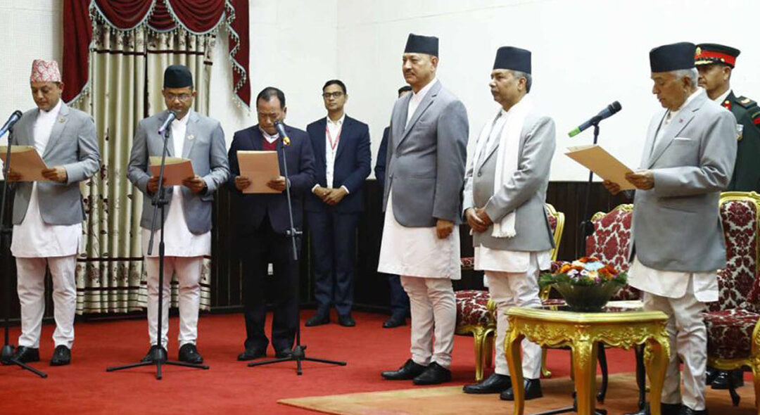 नयाँ गठबन्धन बाट तिन मन्त्रीले लिए शपथ