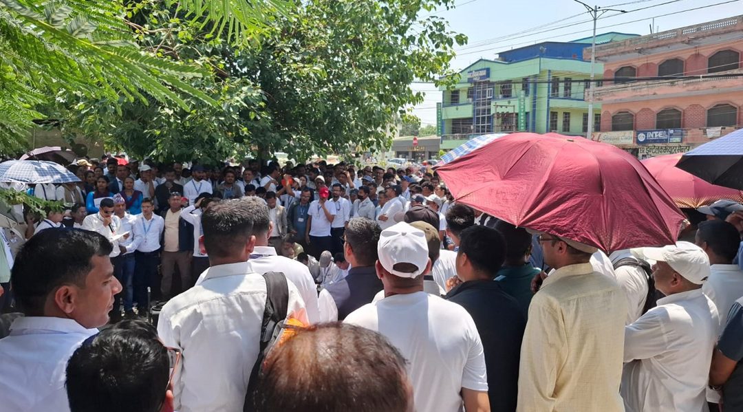 निजामती कर्मचारी आन्दोलनमा ः सुदुरपश्चिका सबै पालिकामा अत्यावश्यक सेवा बाहेक ठप्प