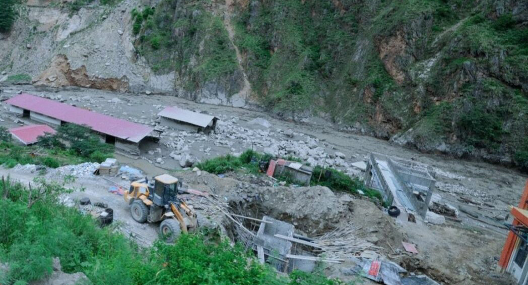 रसुवामा बाढीको कहर – ९ को मृत्यु, १९ बेपत्ता — मितेरी पुलदेखि जलविद्युत् ड्यामसम्म क्षति