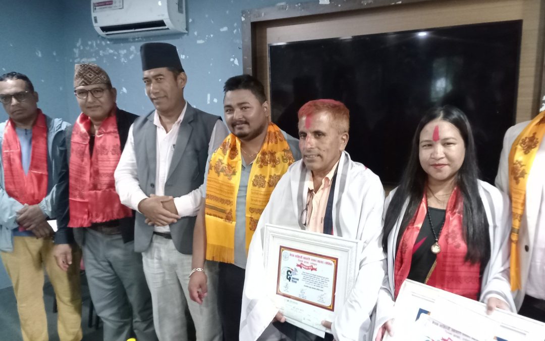पत्रकार नयाँघरे र श्रेष्ठ फोनिज पत्रकारिता पुरस्कारबाट सम्मानित