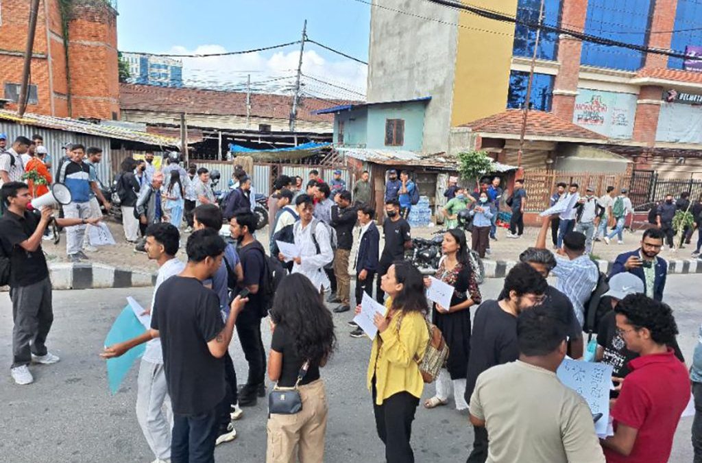 जेनजी प्रदर्शनमा प्रहरीको गोली लागेर एकको मृत्यु, दर्जनौँ घाइते