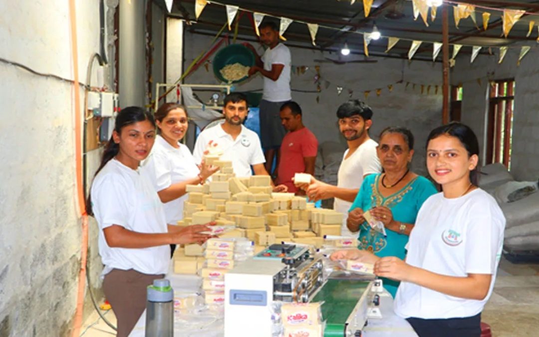 वैदेशिक रोजगारी त्यागेर स्वदेशमै उद्योग, बागलुङमा एक करोड लगानीको साबुन उत्पादन सुरु