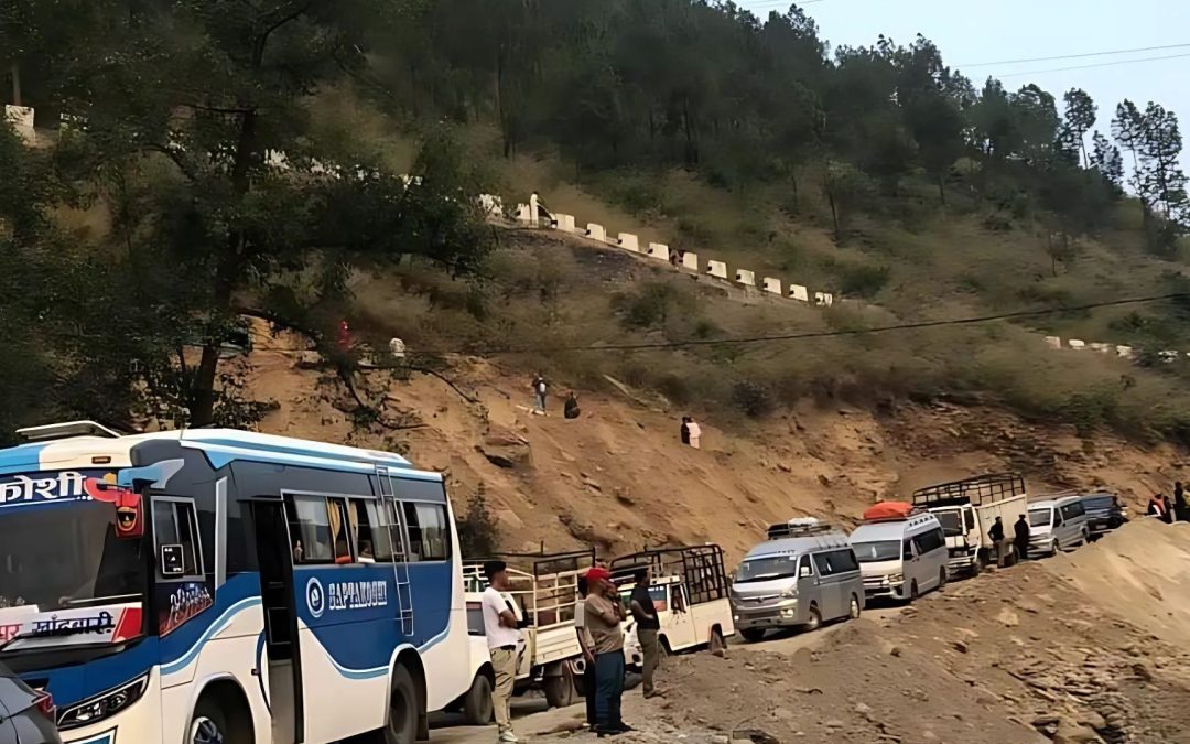 बिपी राजमार्गमा रोकिए सवारीसाधन