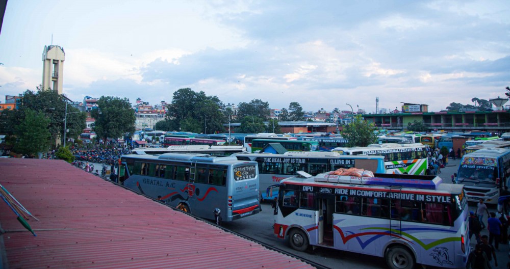 मतदान गर्न घर फर्किनेको लर्को, उपत्यकाबाट बसमार्फत ८० हजार यात्रु प्रस्थान