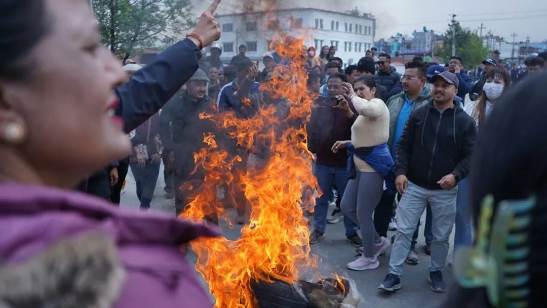 ओली पक्राउपछि देशभर एमालेको विरोध प्रदर्शन सुरु