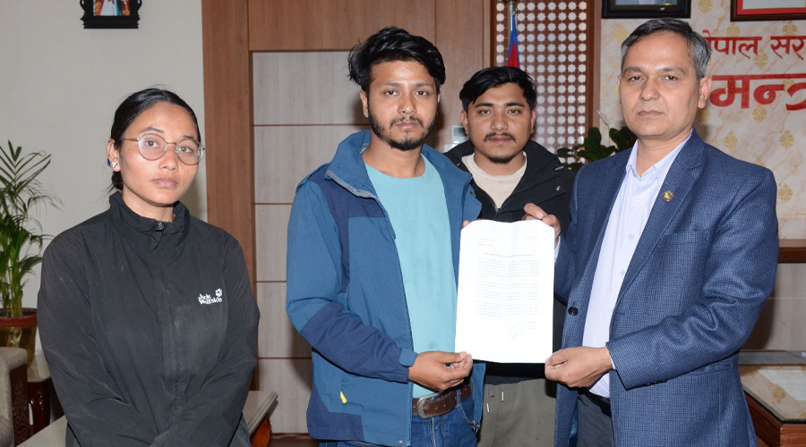 इनिशा विक हत्या प्रकरण: न्याय माग्दै गृहमन्त्रीकहाँ पुग्यो पीडित परिवार