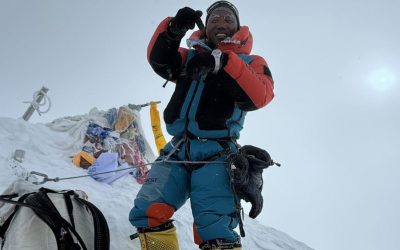 विश्वकीर्तिमानी आरोही कामीरिता शेर्पाद्वारा ३२औँ पटक सगरमाथाको सफल आरोहण, आफ्नै कीर्तिमान भंग