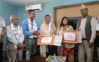 फोनिज रामेछापद्वारा २ पत्रकार सम्मानित