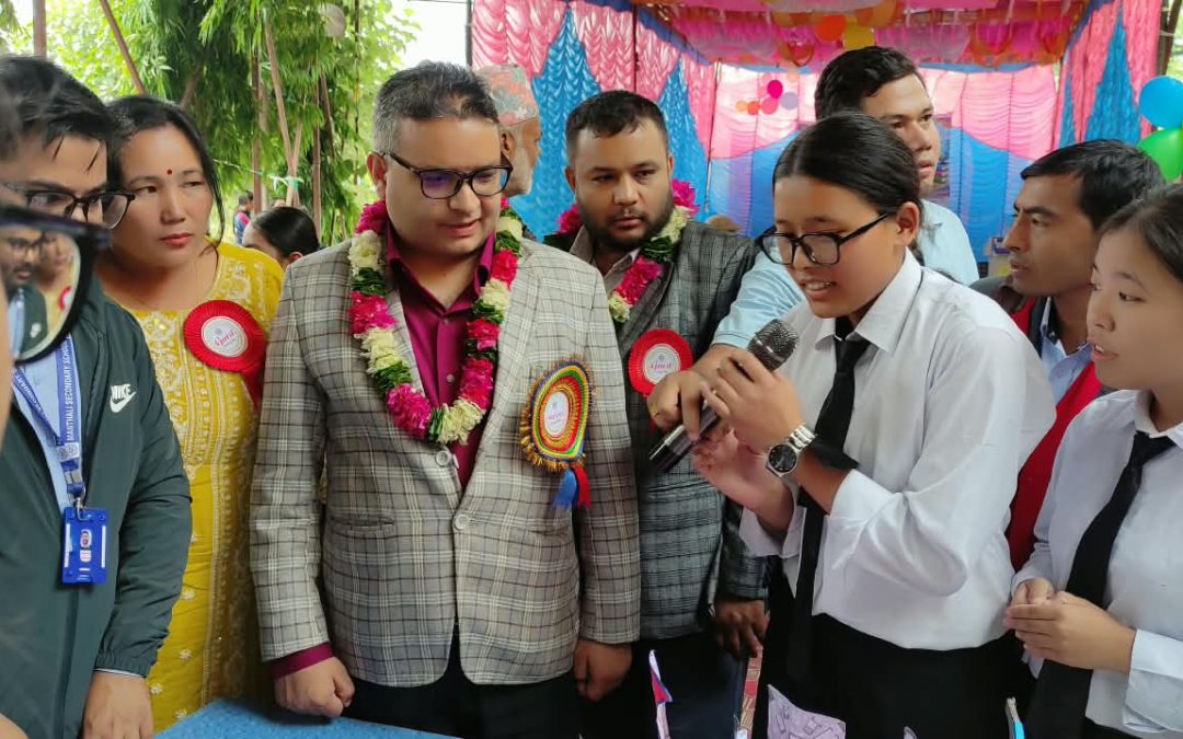 मन्थलीमा अर्थशास्त्रसम्बन्धी शैक्षिक सामग्री प्रदर्शनी